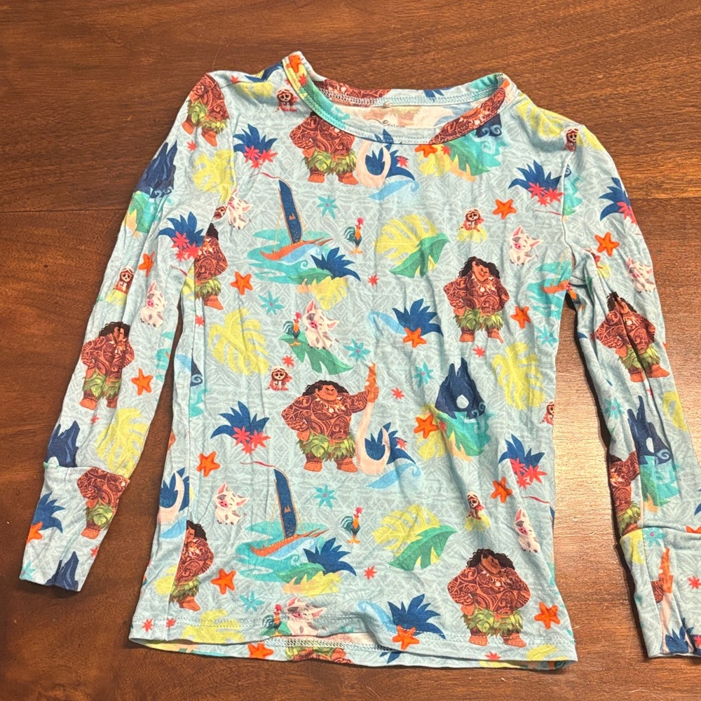 Posh Peanut Maui print long sleeve two piece pajamas. EUC. 3T-4T
